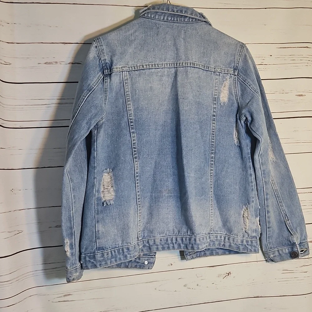 Young Hearts Run Free Women's Distressed Light Wash Denim Jean Jacket - Picture 4 of 8